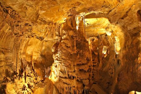 Avec ses 150 000 ans d’histoire, le site de Soyons est un témoin majeur des grandes étapes de l’aventure humaine. La visite guidée des grottes et du musée vous plongera dans l’univers fascinant du monde souterrain, de la préhistoire et de l’histoire...